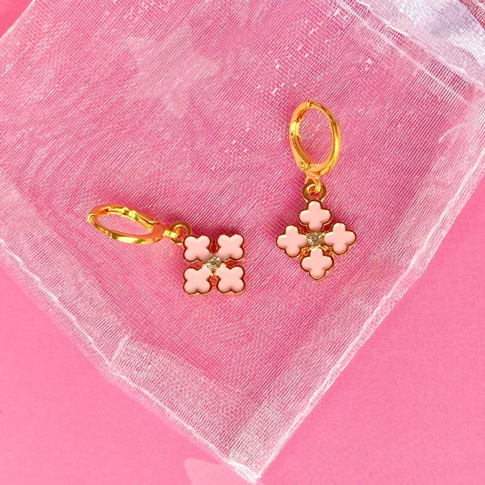 Floral shape women's earrings